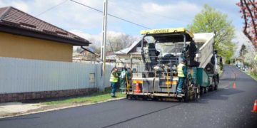 A început turnarea unui covor asfaltic între Târgoviște și Doicești!