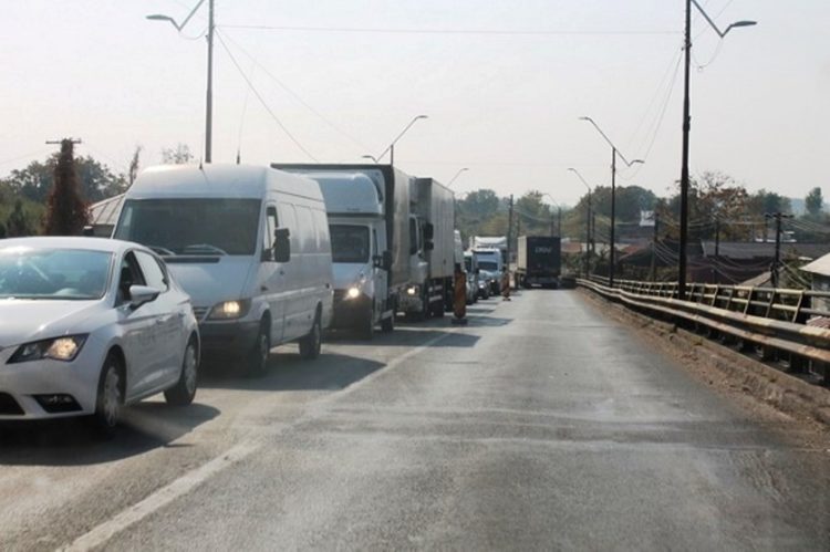 Se începe reabilitarea pasarelei peste calea ferată de pe Drumul Național 61!