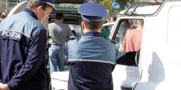 Un bărbat a fost găsit rănit și inconștient într-un autoturism!