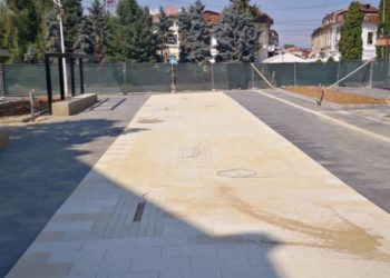 În Piața Revoluției din Târgoviște a început montarea pavajului!