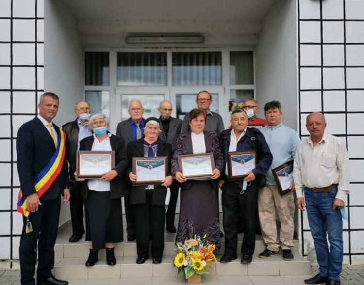 În comuna Dărmănești au fost premiate  familiile ce au sărbătorit 50 de ani de căsnicie!