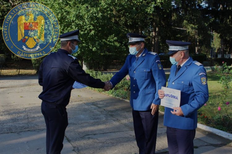 Doi jandarmi au trecut în rezervă cu drept la pensie!