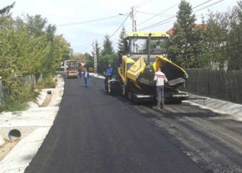 Continuă asfaltările în comuna Produlești!