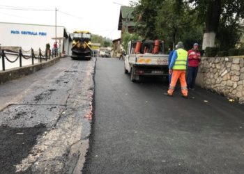 Continuă modernizarea infrastructurii rutiere din orașul Fieni!
