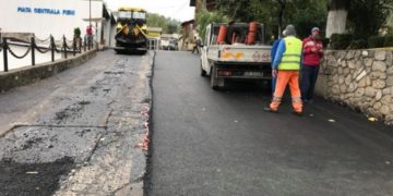 Continuă modernizarea infrastructurii rutiere din orașul Fieni!