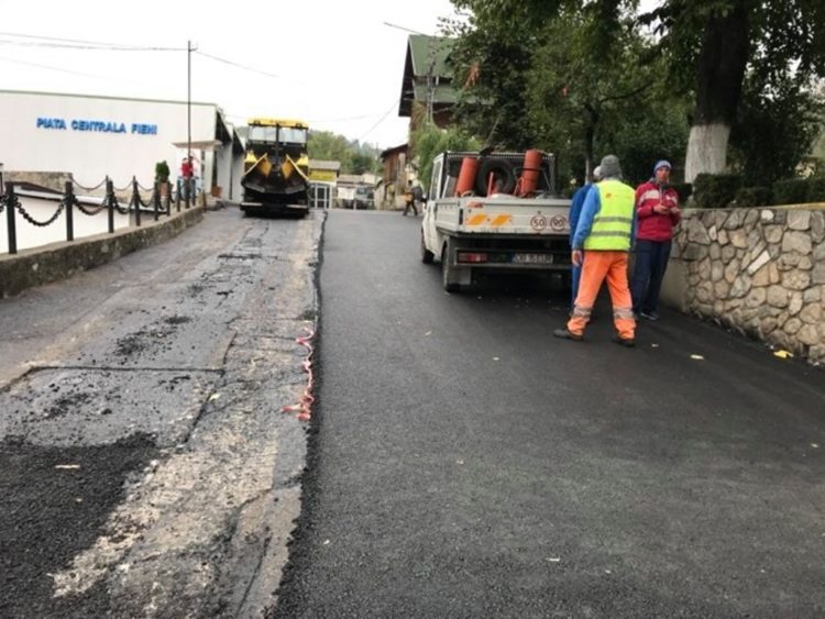 Continuă modernizarea infrastructurii rutiere din orașul Fieni!