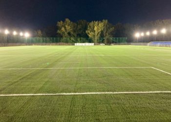 Noul teren cu gazon sintetic și nocturnă din apropierea Complexului Turistic de Natație este gata!