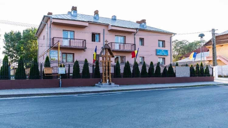 Primarul comunei Văcărești îi îndeamnă pe locuitori să poarte masca de protecție!