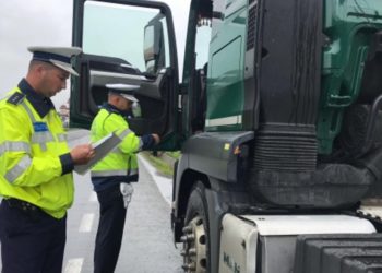 Polițiștii din Dâmbovița continuă acțiunea TRUCK&BUS!