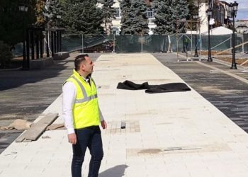 Continuă lucrările în Piața Revoluției!