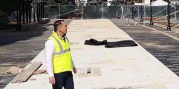 Continuă lucrările în Piața Revoluției!