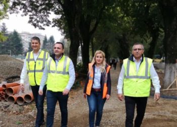 Continuă lucrările în Parcului Mitropoliei din Târgoviște!