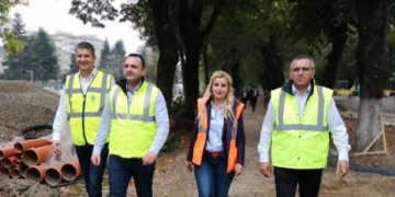 Continuă lucrările în Parcului Mitropoliei din Târgoviște!