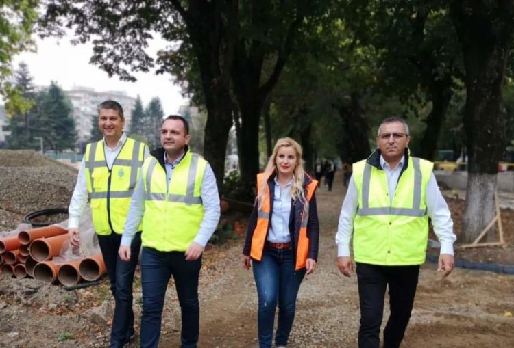 Continuă lucrările în Parcului Mitropoliei din Târgoviște!