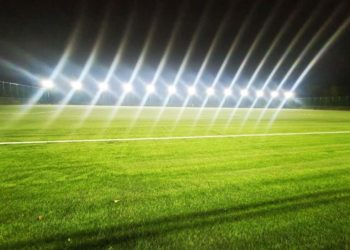 Se fac probe la sistemul de iluminat de la baza sportivă de lângă Complexul Turistic de Natație!