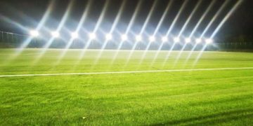 Se fac probe la sistemul de iluminat de la baza sportivă de lângă Complexul Turistic de Natație!