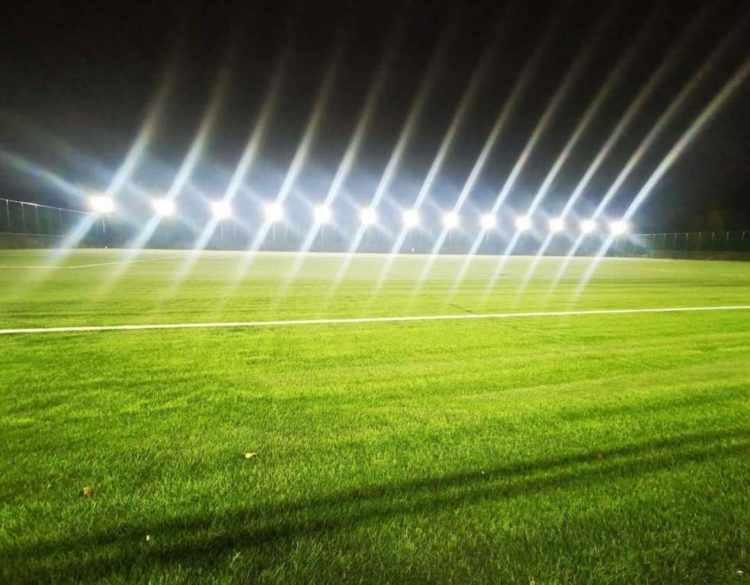 Se fac probe la sistemul de iluminat de la baza sportivă de lângă Complexul Turistic de Natație!