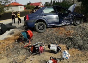 Accident cu o victimă încarcerată în orașul Găești!