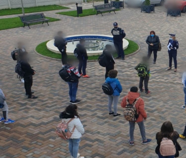Polițiștii au desfășurat activități pentru informarea elevilor din Niculești și Ciocănari!