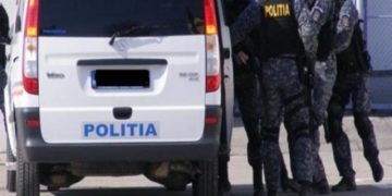 Două persoane au fost reținute după percheziții efectuate în Dâmbovița!