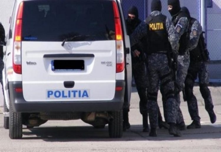 Două persoane au fost reținute după percheziții efectuate în Dâmbovița!