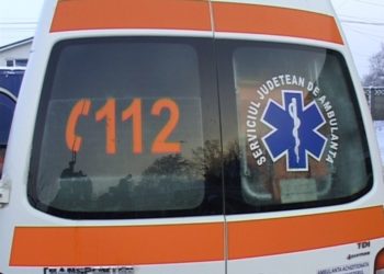 Un tânăr de 24 de ani a căzut de la etajul 4!