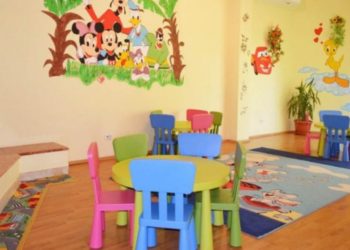 Noi clase școlare și grupe de grădiniță din Dâmbovița au intrat în scenariul roșu!