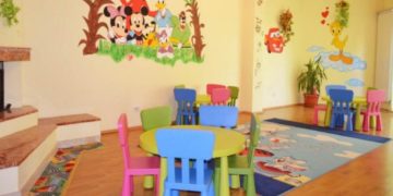 Noi clase școlare și grupe de grădiniță din Dâmbovița au intrat în scenariul roșu!