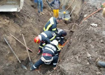 Un bărbat de 32 de ani a murit după ce a fost surprins sub un mal de pământ!