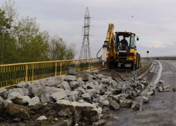 Au debutat lucrările pe cealaltă jumătate a pasajului rutier de pe Strada Petru Cercel!
