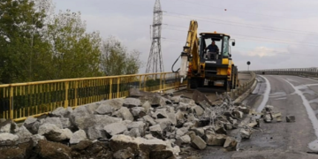 Au debutat lucrările pe cealaltă jumătate a pasajului rutier de pe Strada Petru Cercel!