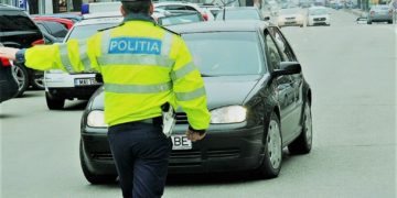 Un bărbat de 65 de ani a fost surprins la volanul unui autoturism radiat din circulație!