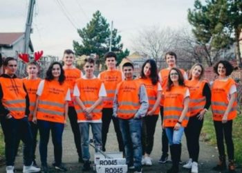 Echipele Under Construction și Phantom Robotics din Târgoviște participă la competiția internațională de robotică!