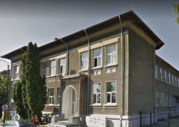 Două clase de la școala “Vasile Cârlova” din Târgoviște trec la scenariul roșu de învățare!