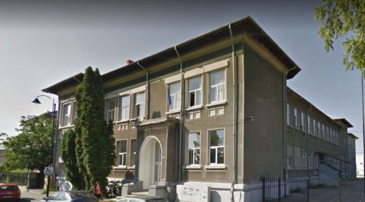 Două clase de la școala “Vasile Cârlova” din Târgoviște trec la scenariul roșu de învățare!