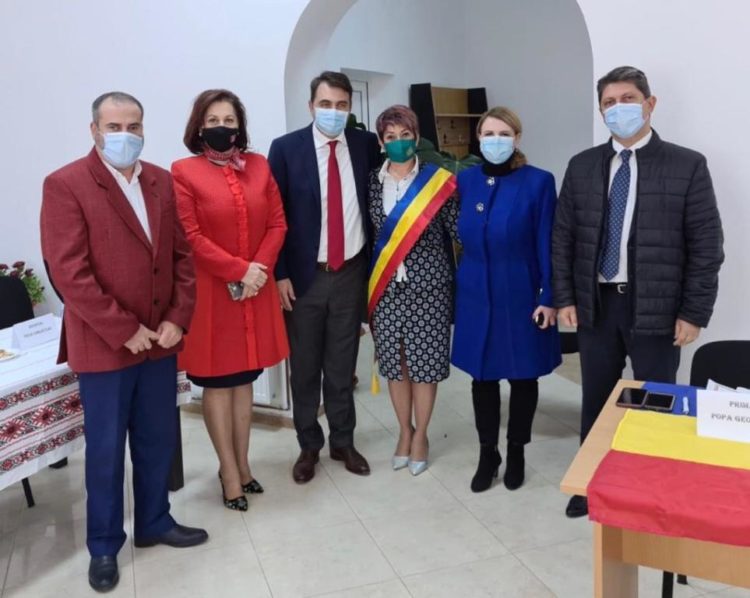 Titus Corlățean a fost alături de primarul comunei Cândești la ceremonia de depunere a jurământului!