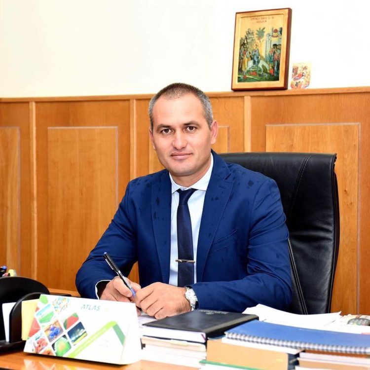 În Crevedia  lucrurile s-au așezat pe un făgaș normal pentru o comună europeană!