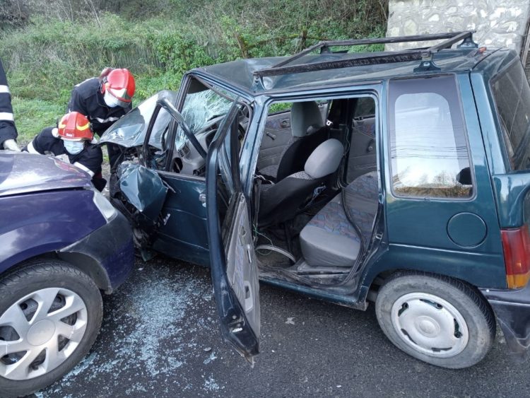 Coliziune produsă între două autoturisme la Pietrari!