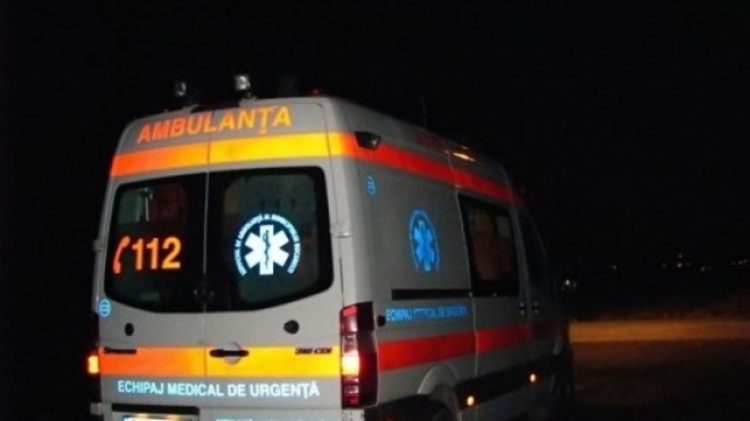 Un bărbat a murit după ce a încercat să ajute la scoaterea unui autovehicul intrat în şanţ!