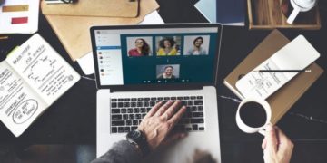 Un profesor din Dâmboviţa a chiulit de la toate cursurile online pe care ar fi trebuit să le susţină cu elevii săi!