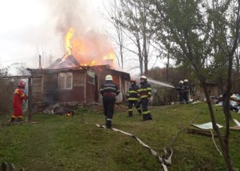 Incendiu violent în orașul Pucioasa!