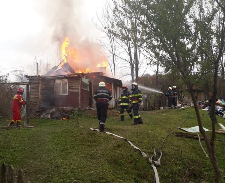 Incendiu violent în orașul Pucioasa!