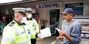 Poliția Locală din Titu a oferit măști de protecție locuitorilor din oraș!