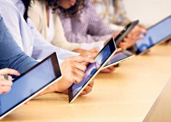 Peste 5.000 de tablete vor ajunge la copiii din Dâmbovița!