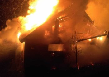Incendiu violent în comuna Dobra!