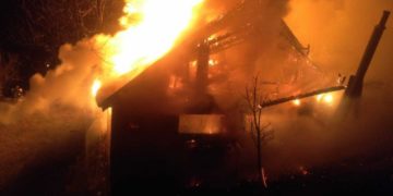 Incendiu violent în comuna Dobra!