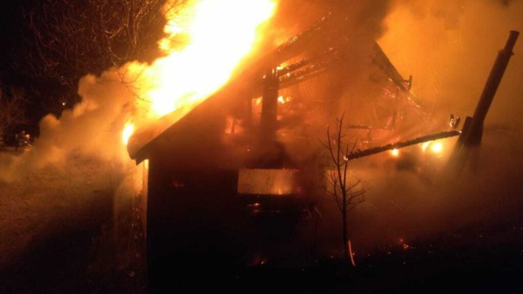 Incendiu violent în comuna Dobra!