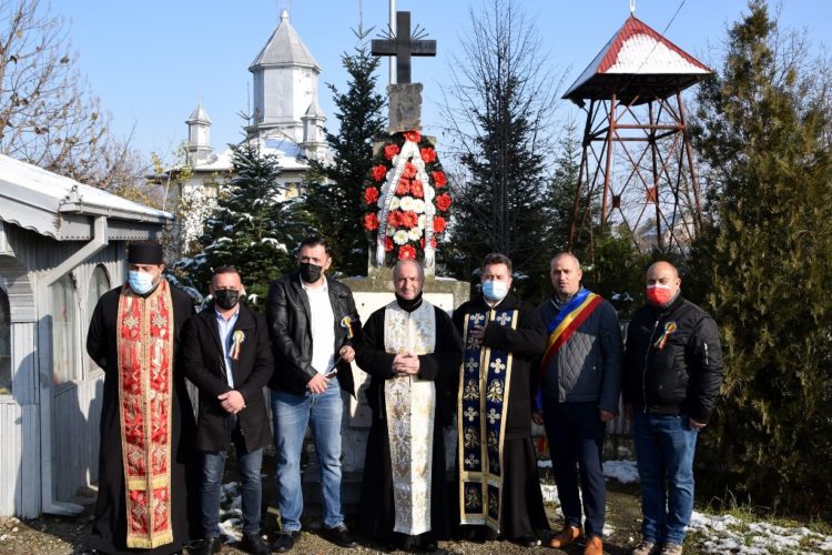 Primarul comunei Crevedia a depus o coroană de flori la Monumentul Eroilor!