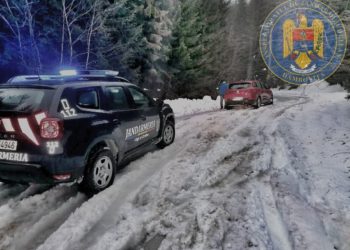 Doi turiști au fost ajutați de jandarmii montani dâmbovițeni!