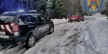 Doi turiști au fost ajutați de jandarmii montani dâmbovițeni!
